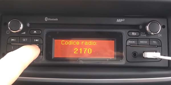 Wpisywanie kodu do radia odzyskanego po numerze VIN