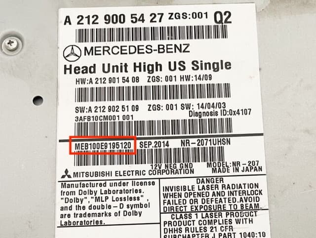 Etykieta radia Mercedes z zaznaczonym numerem seryjnym MEB100E9195120